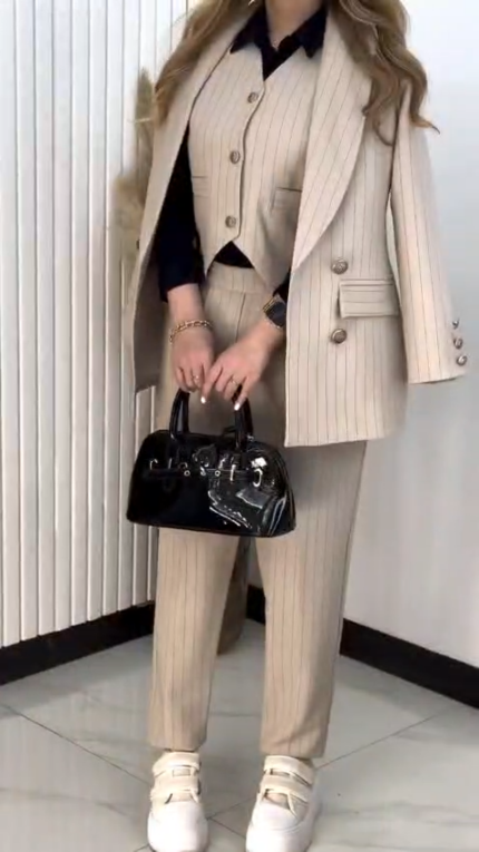 NV71 – Tailleur Blazer et Pantalon Rayé à Col à Revers pour Femme | Vente chez Nessrina